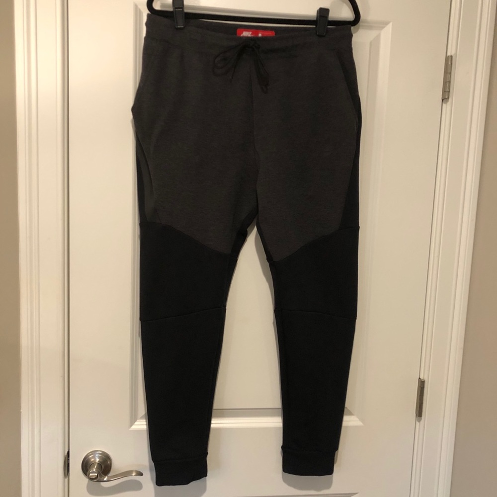 Nike Men’s Slim Fit Jogger Sweatpants